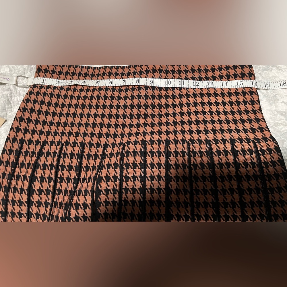 Elegant Pleated Houndstooth 23” Midi Skirt - Black and Brown - Picture 6 of 9